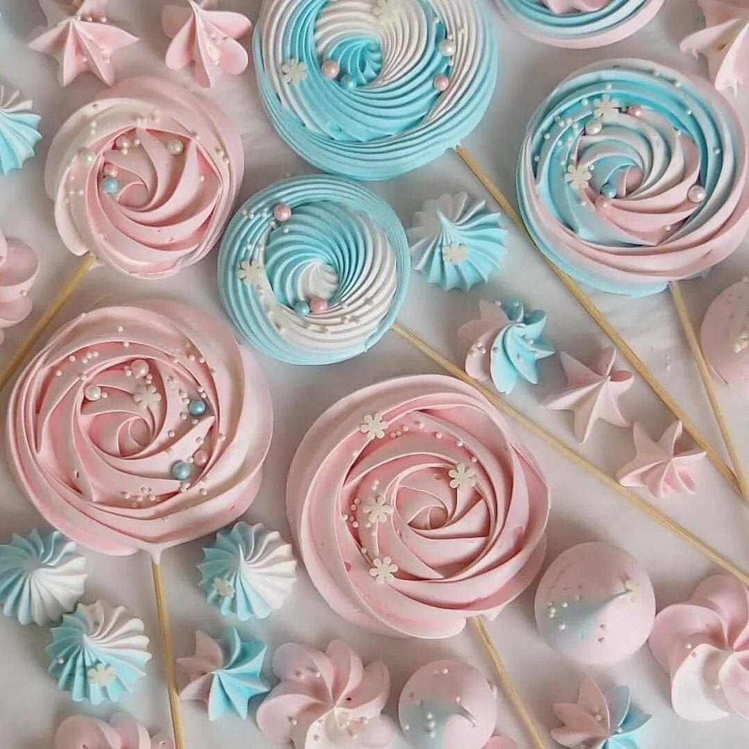 Безе для украшения торта. Декор меренгой. безе, меренга — meringue. безешки меренги на палочке. безе меренга на палочке.