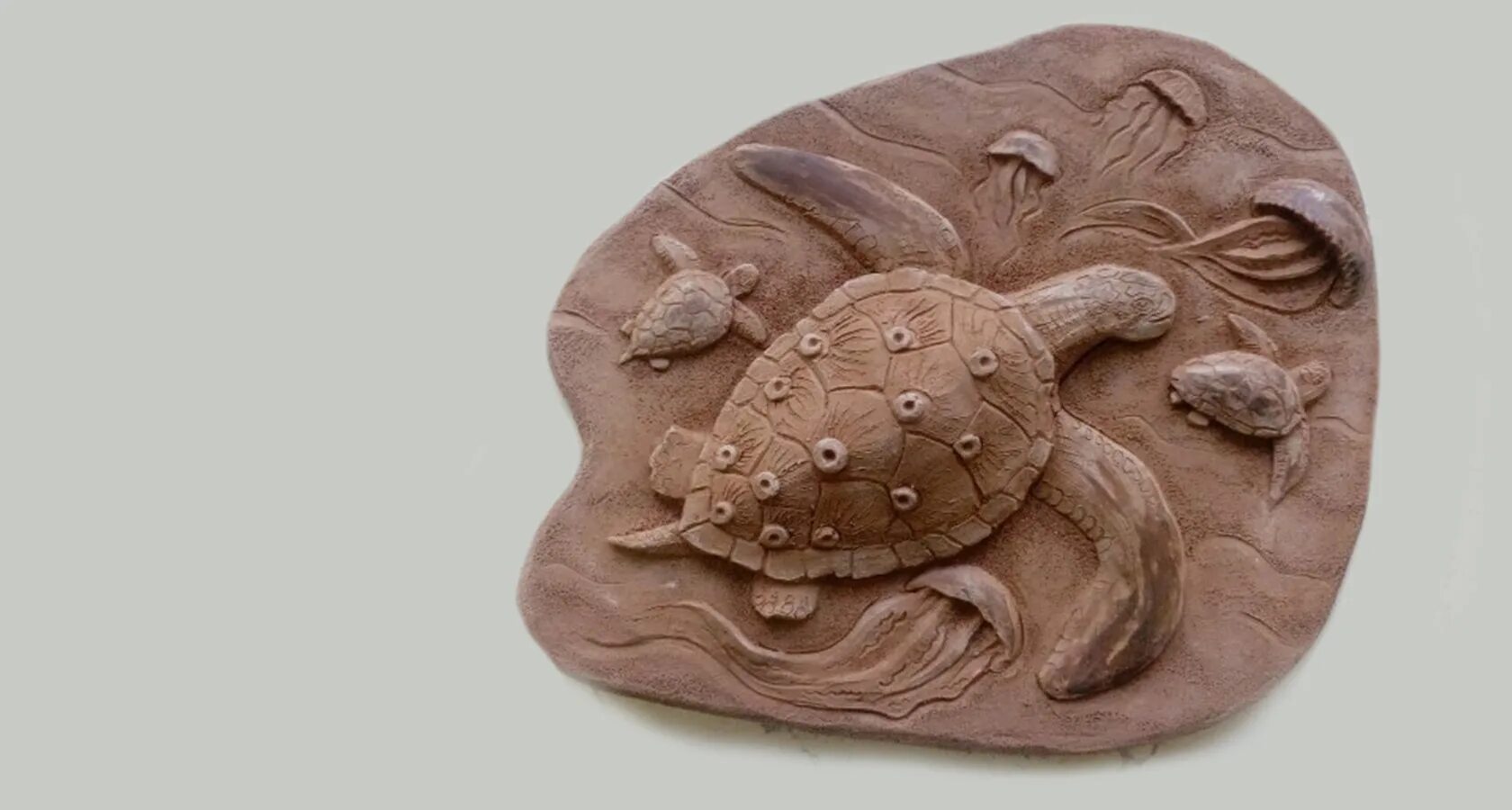 Разделочная доска из керамики. Керамическая сервировочная доска. Украшения из гончарной глины. Доска из глины. Доска из глины.