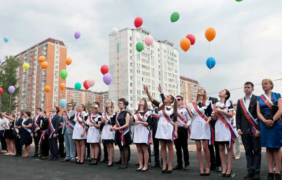 С. Академия футбола в понедельника ростов-на-дону 2008 год рождения. Школа 107 москва. С выпускным из школы. Школа имени карамзина ясенево московский корпус.