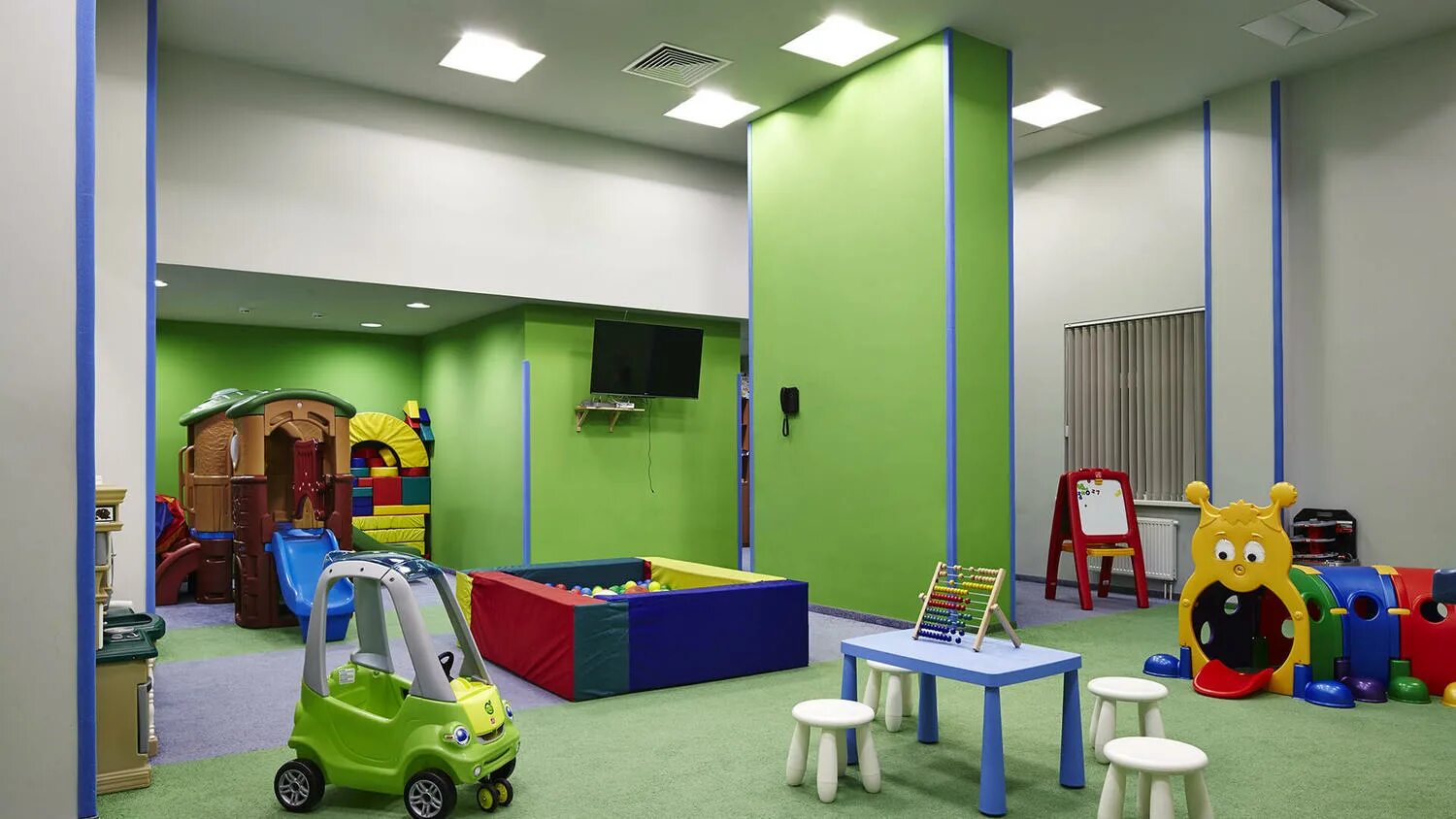 тренер с детьми. World class тушино. ворд класс саратов детский парк. детский фитнес. World class крылатское.