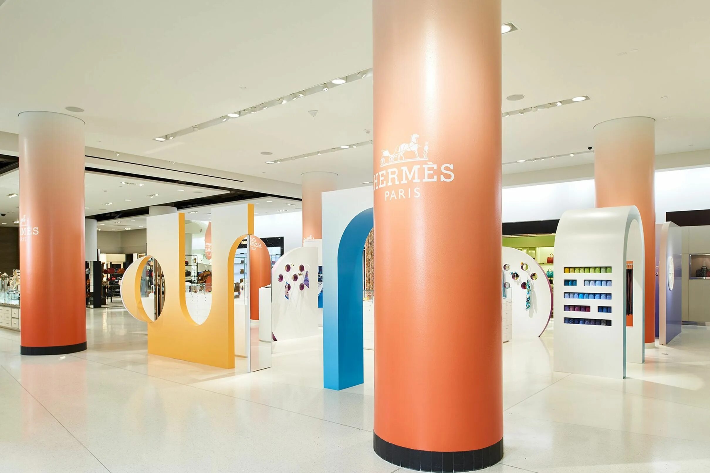 Column store. Hermes Pop-up. Эрмес дизайн. Маркет дизайн колонный. Wide column Stores.