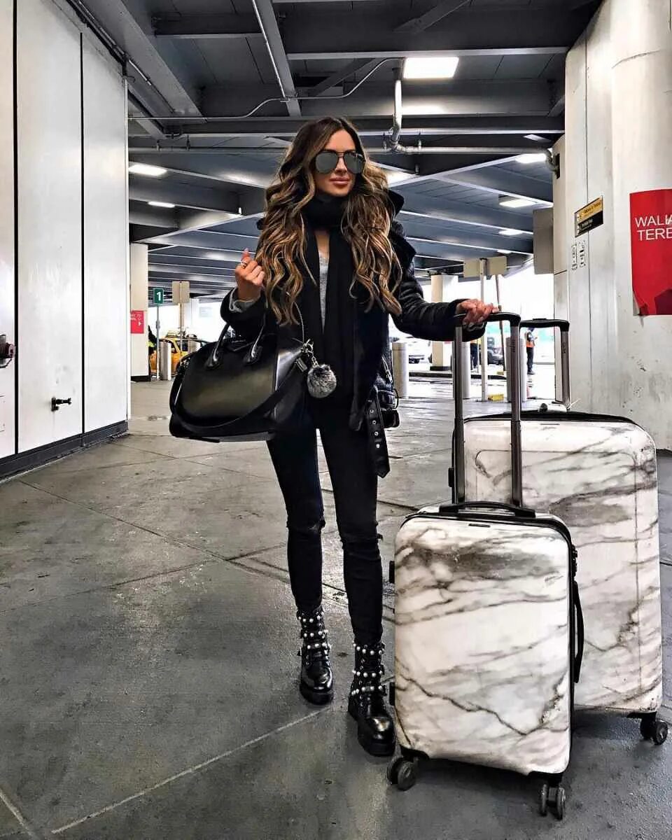 Стильный образ для перелета. Gigi hadid в аэропорта. Негин мирсалехи стиль элегантный. Верхняя одежда в самолет зимой. Верхняя одежда в самолет зимой.