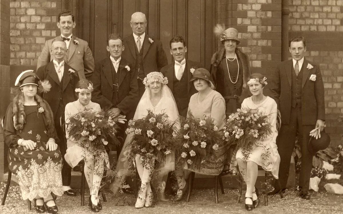 Старинная свадьба. Свадьба 1920 годов. Свадьба в стиле 1920 годов. Платья невест в 1900 году. Свадьба на 40 человек we wed
