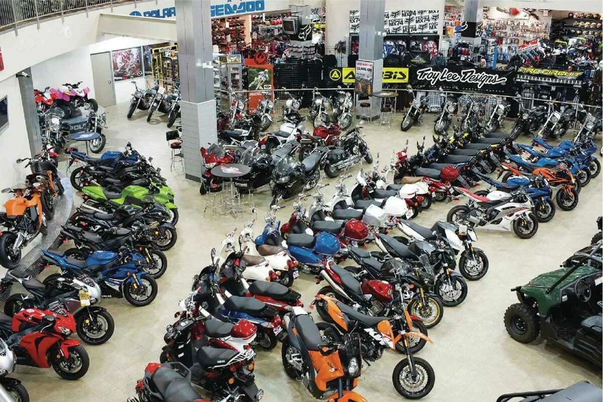 Салон мотоциклов. Мото рынок. Магазин мототехники. Салон мототехники. Мотомир скутеры