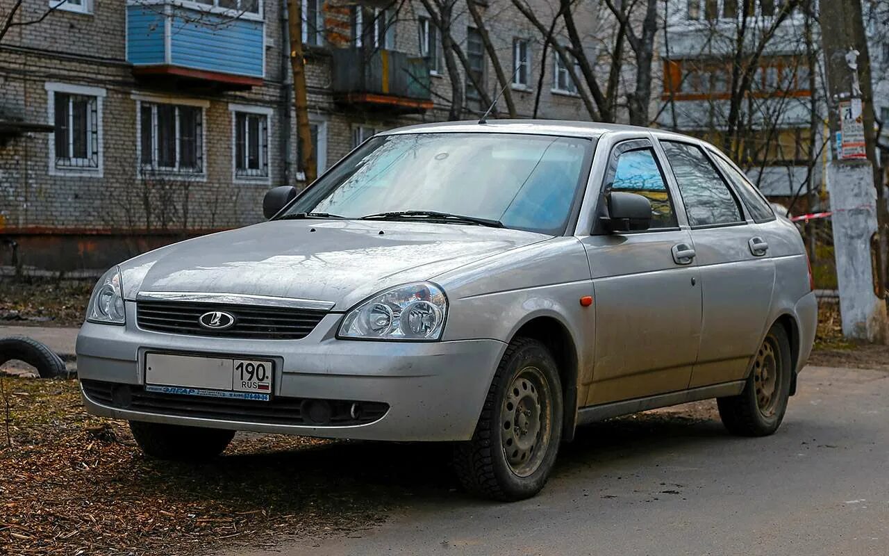 Машины от 100 тысяч рублей Приора. Автомобиль за 200 тысяч рублей. Машины от 100 до 200 тысяч рублей. Машина за 100 рублей.