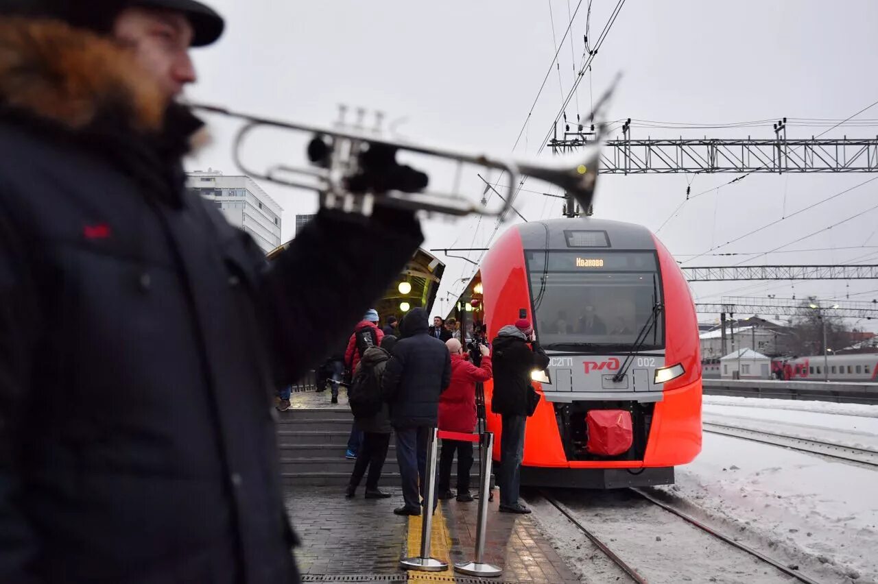 Жд ласточка иваново. Поезд Ласточка Иваново. Ласточка Иваново Москва. Поезд Ласточка Москва Иваново. Ласточка электропоезд.