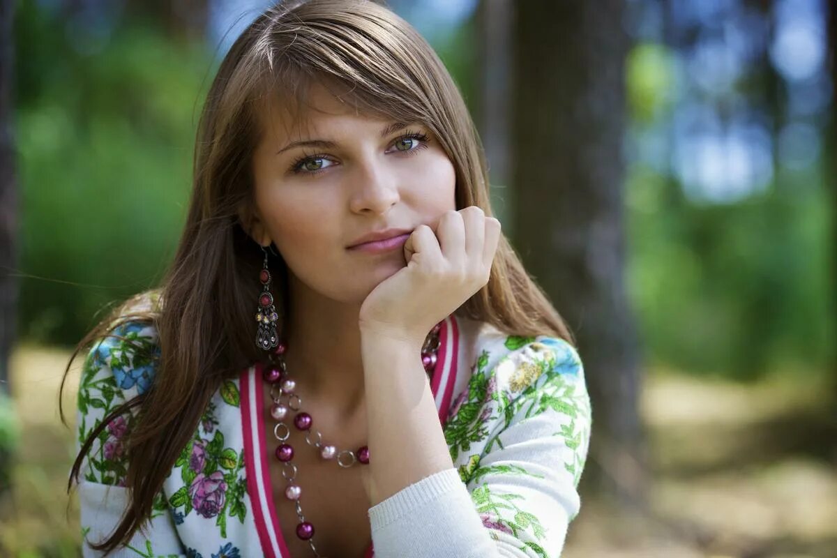 покажи русский красивый. современные русские красавицы. красавица в платке. красивые русские девушки. девушка в платке.