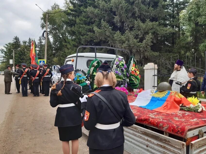 Похоронить с почестями. Перезахоронения бойцов в Пролетарском районе. Барабинск перезахоронение. Поисковое движение перезахоронение останков погибших.