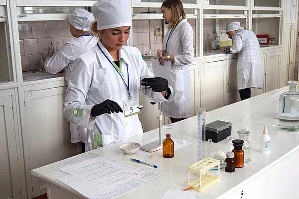 Занятия аспк анжеро судженск. Анжеро-судженск фармацевтический завод. фармацевт эстетика. фармацевт эстетика профессии. рецептурно-производственный отдел.
