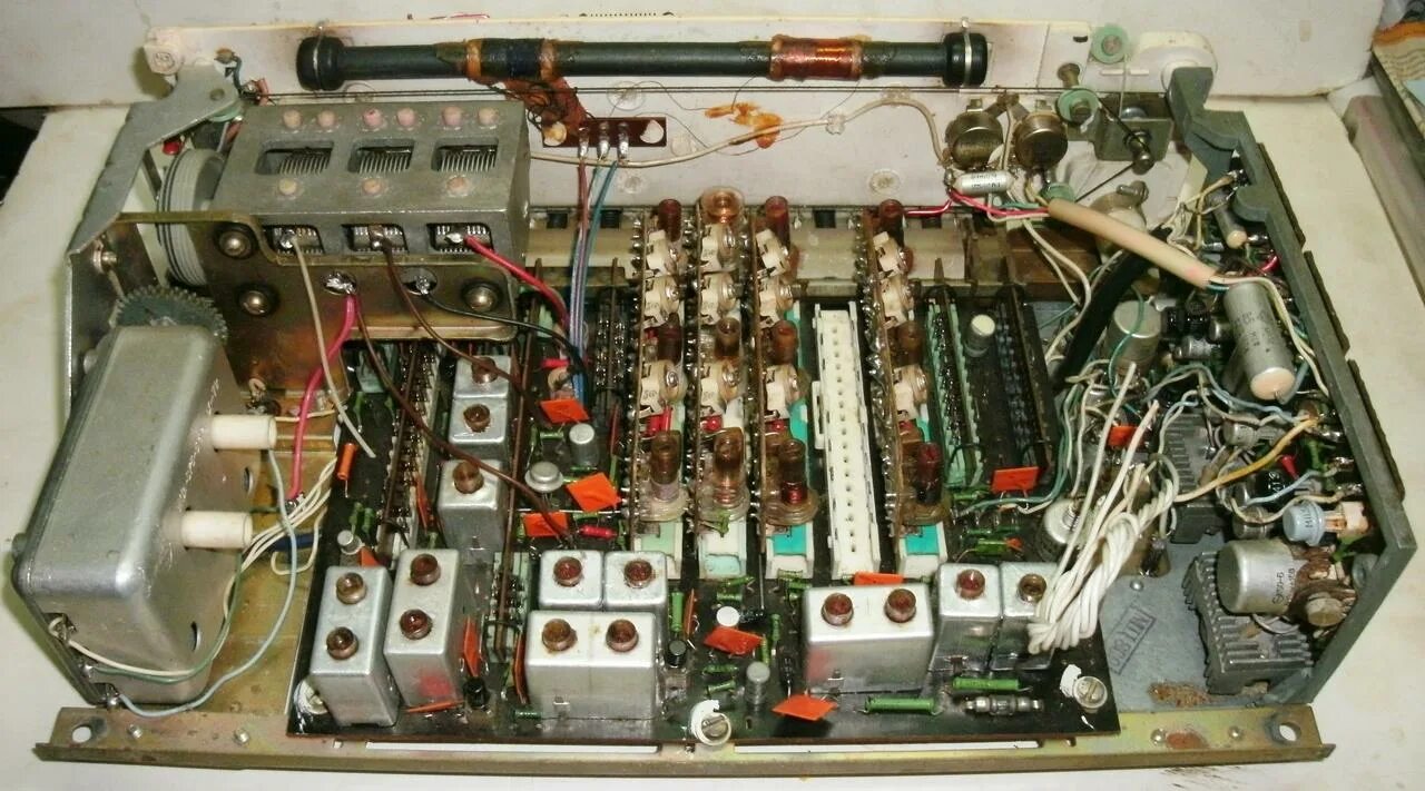 Р-250м2 содержание драгметаллов. Соло комби 750 усилитель. Усилитель воспроизведения илеть 102. Илеть 103-1. С1 103 содержание.