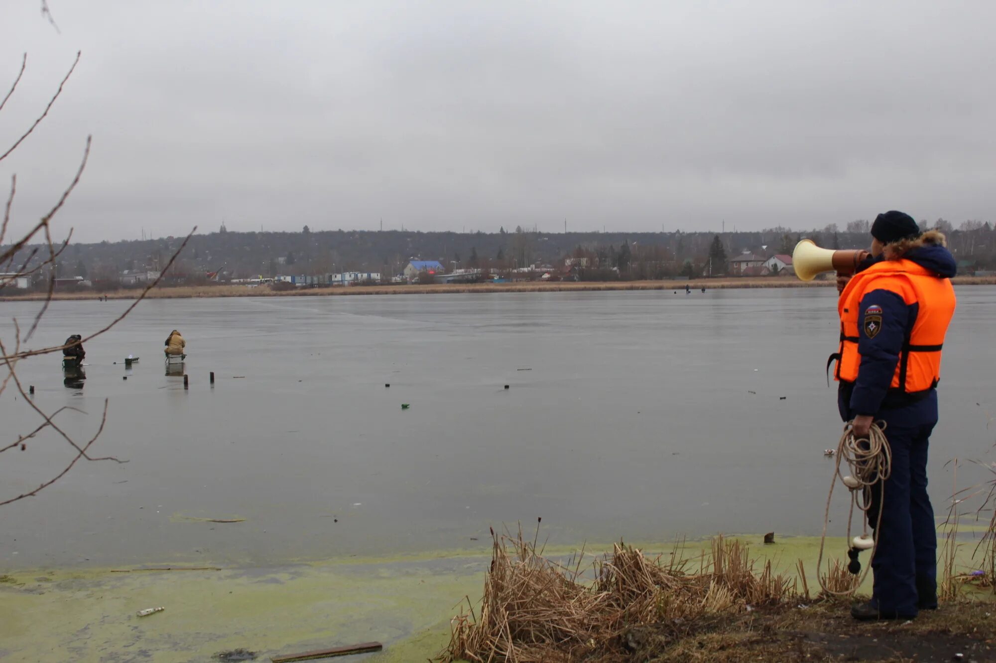 Последний новости с водоемов. ГИМС МЧС Пенза. Рейд ГИМС на городском пруду. Рейд ГИМС В городе. Рейд ГИМС на Шексне ГЭС зима 2022.