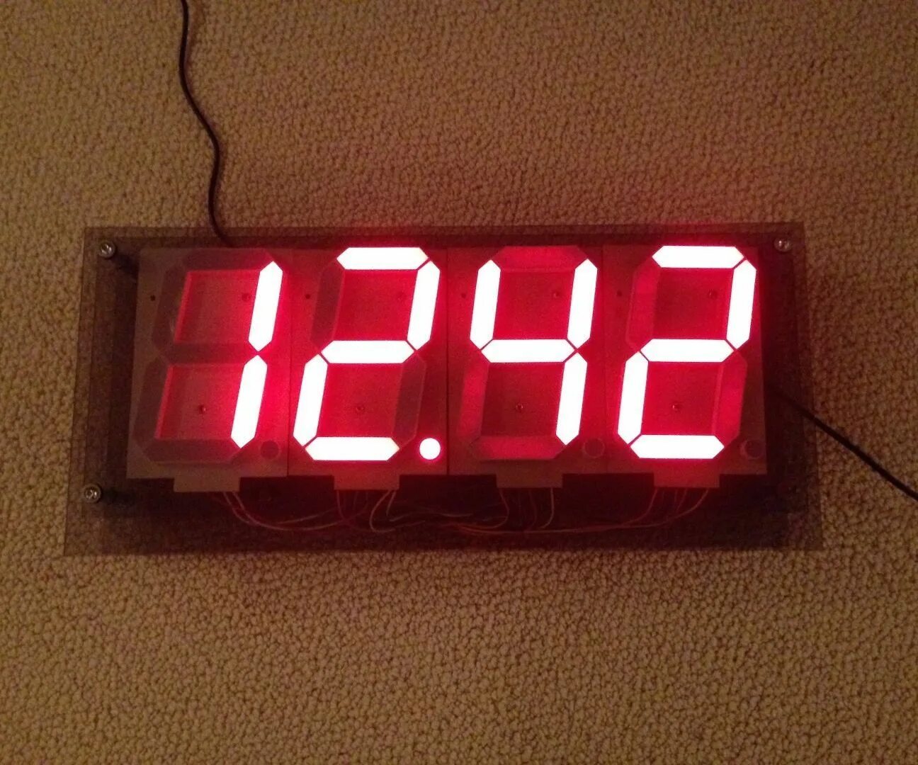 Почему электронные часы. 7 segment digital clock. настенные часы на ардуино. электронные часы своими руками. цифровые часы своими руками.