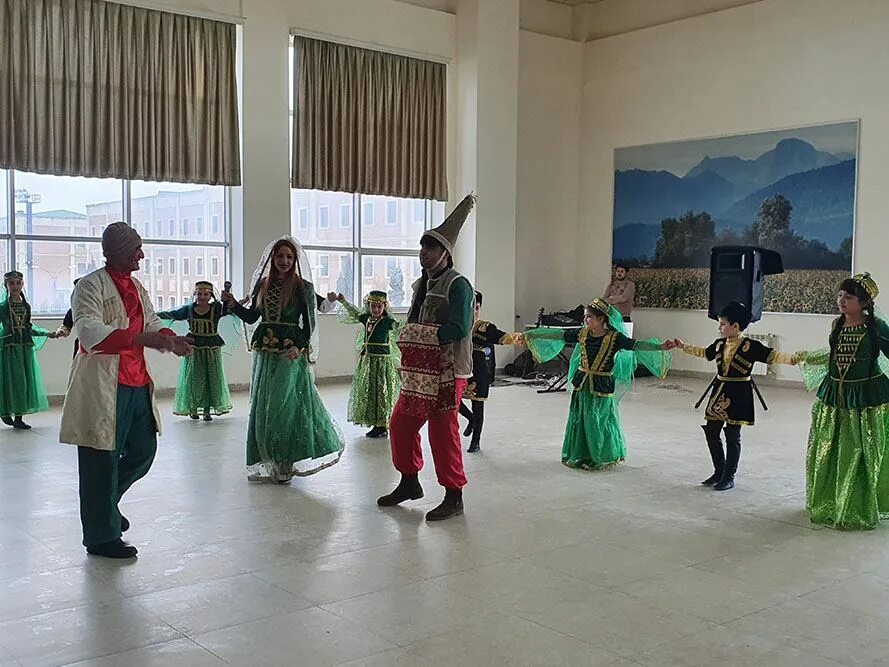 Новруз в Азербайджане. Праздник Навруз в Азербайджане. Праздник Новруз в Азербайджане. С праздником Навруз. Какого числа новруз байрам в азербайджане