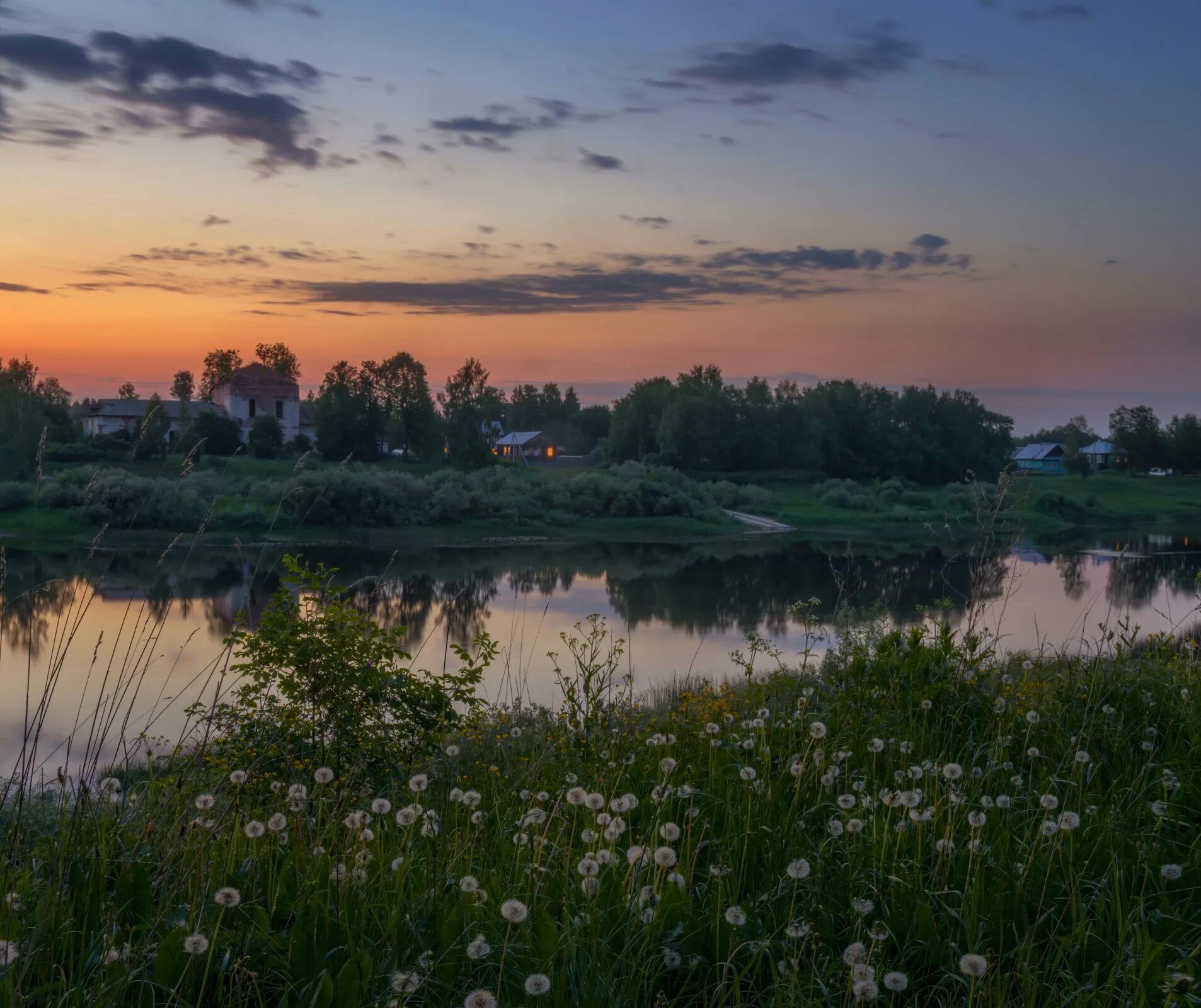 Город тихие вечера. Сумерки в деревне. Деревня Сумерки лето. Устюжна летом. Сумерки в деревне летом.