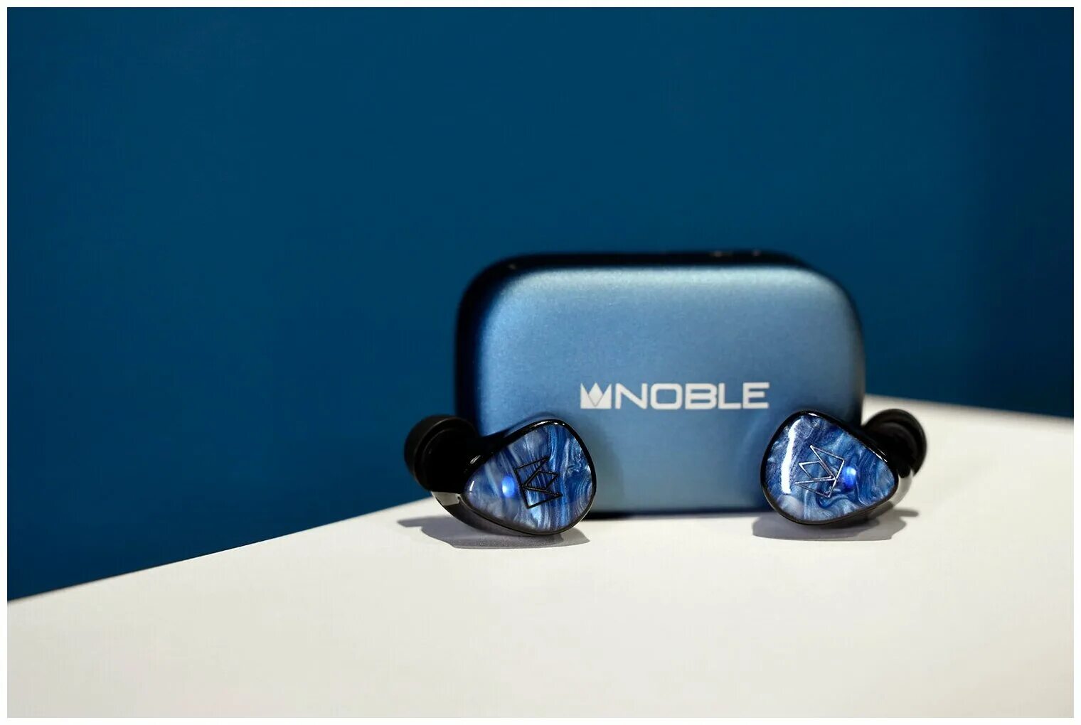 Noble audio mystique. Noble Audio Focus. Noble наушники беспроводные. Наушники Focus Pro. Noble Pro наушники.