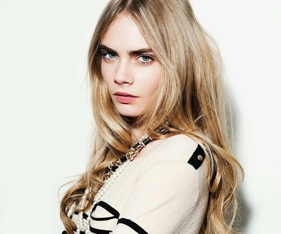 Cara Delevingne с венком на голове. Cara 18