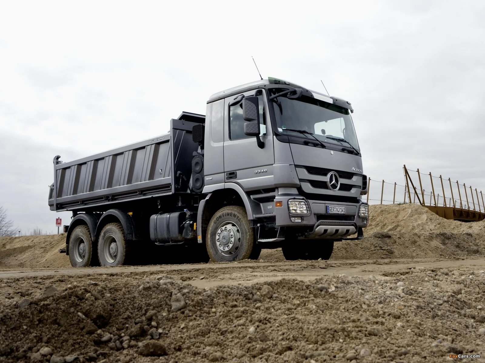 Купить б/у Mercedes-Benz Actros дизель полуавтомат в Люберцах: белый 2017 года н