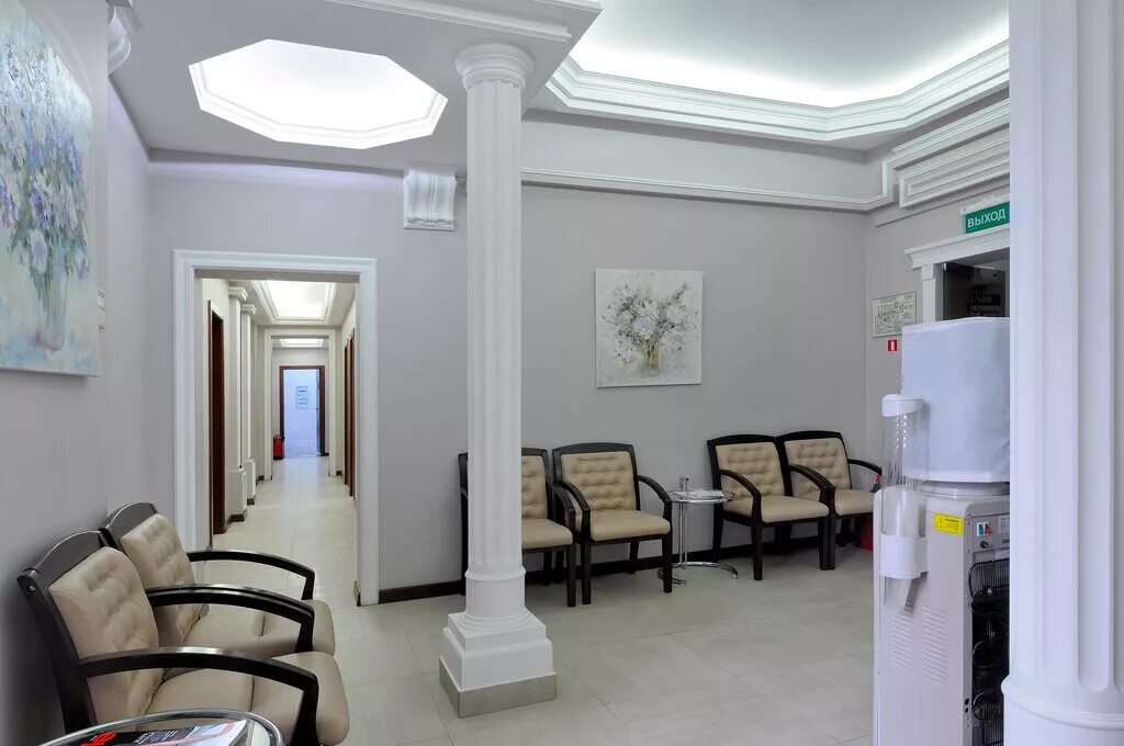 Клиника эстетической медицины китай город. Интерьер клиники косметологии. Дармед на сухаревской. Блоссом сухаревская москва. Центр эстетической медицины на маросейке.