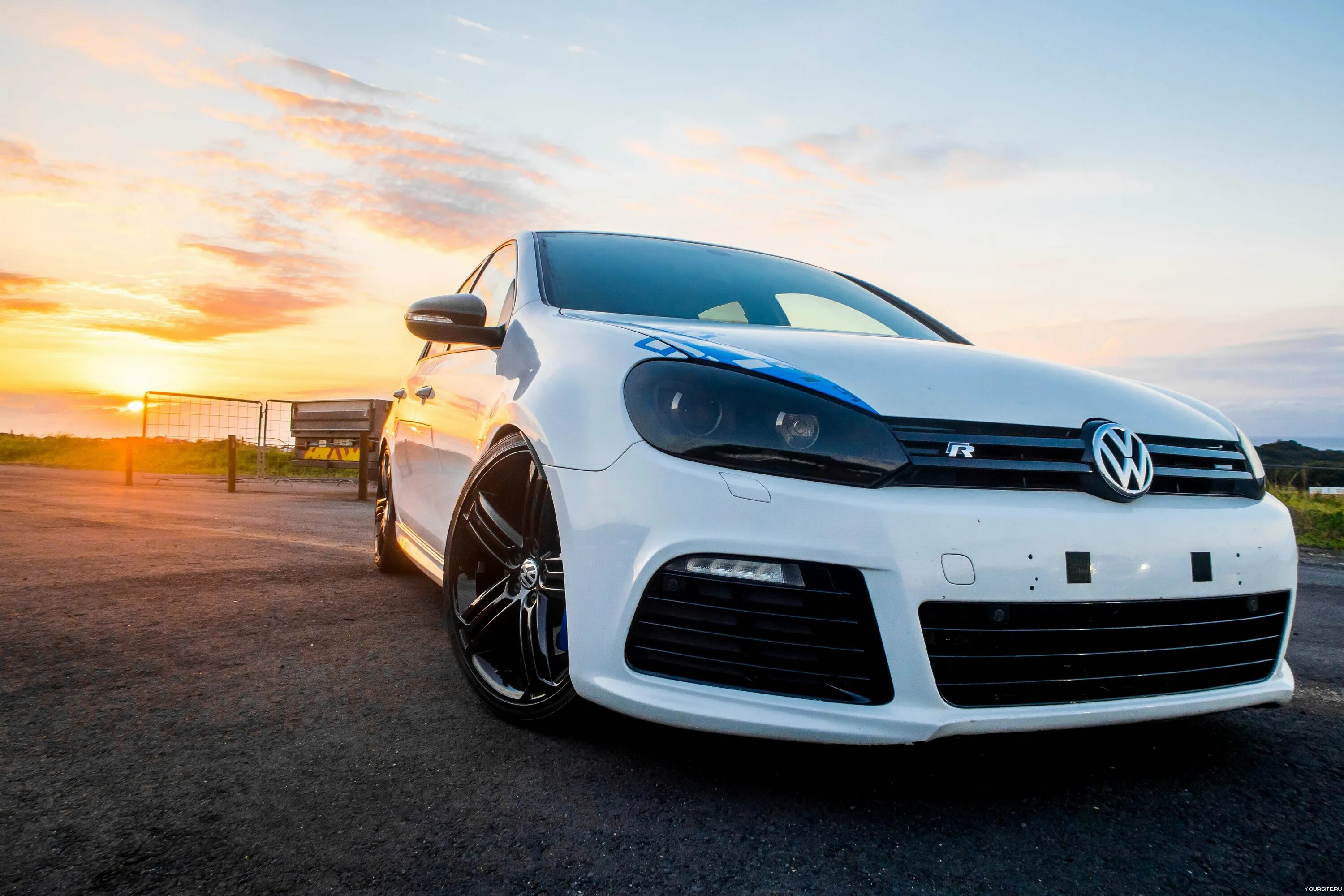 Volkswagen дорожная. VW Golf r35. Фольксваген гольф 1920/1080. Golf r машина. Фольксваген гольф GTI mk6 Сток.