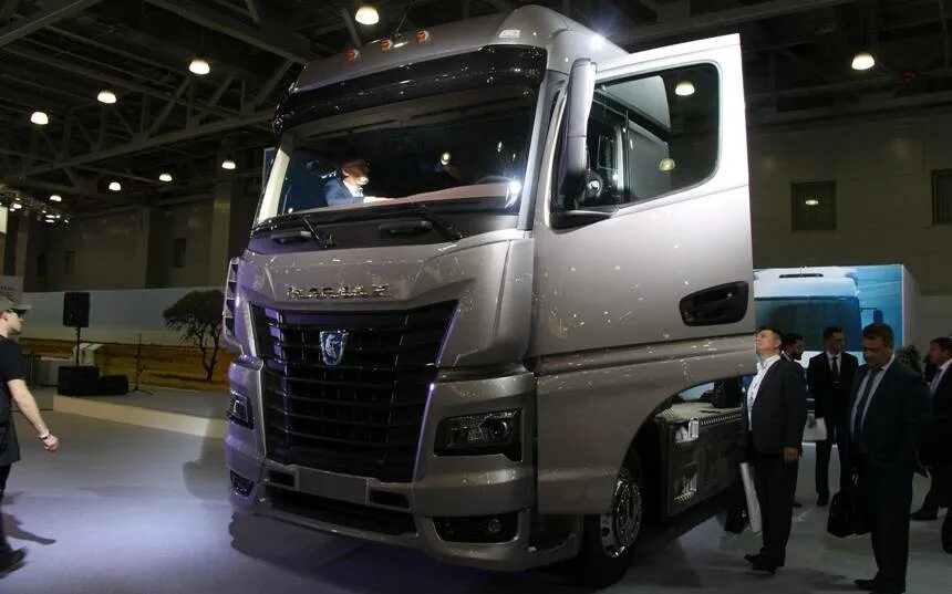 Камаз к5 отзывы. Камаз-54901 с кабиной. новый камаз 2025 тягач. новая кабина камаза 54901. тягач камаз-54901 с кабиной к5.