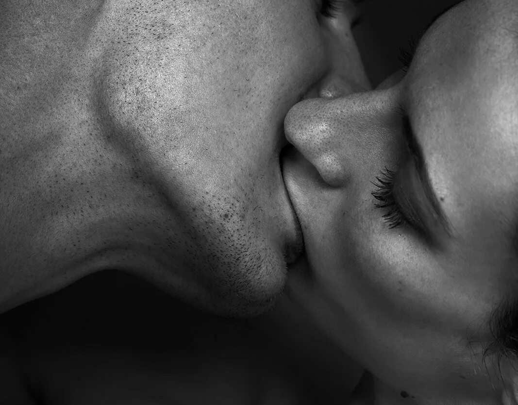 Поцелуй. Страстные поцелуи. Чувственный поцелуй. Красивый поцелуй. Красивый поцелуй груди