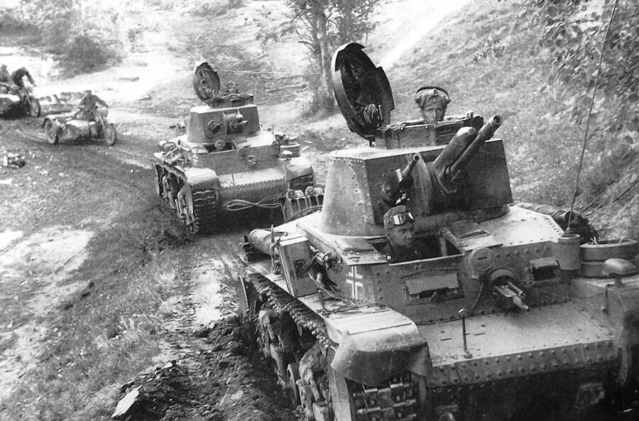 Немецкие танковые группы. PZ 35t 1941. PZ 35 T. Немецкий танк 35t. Колонна немецких танков 1941.