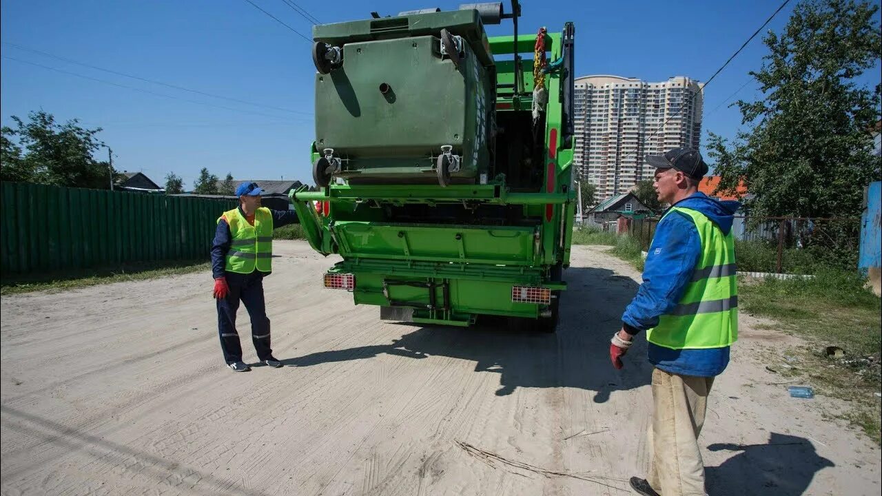 Работа мусоровоза. Мусоровоз задание. Мусоровоз в Нефтеюганске.