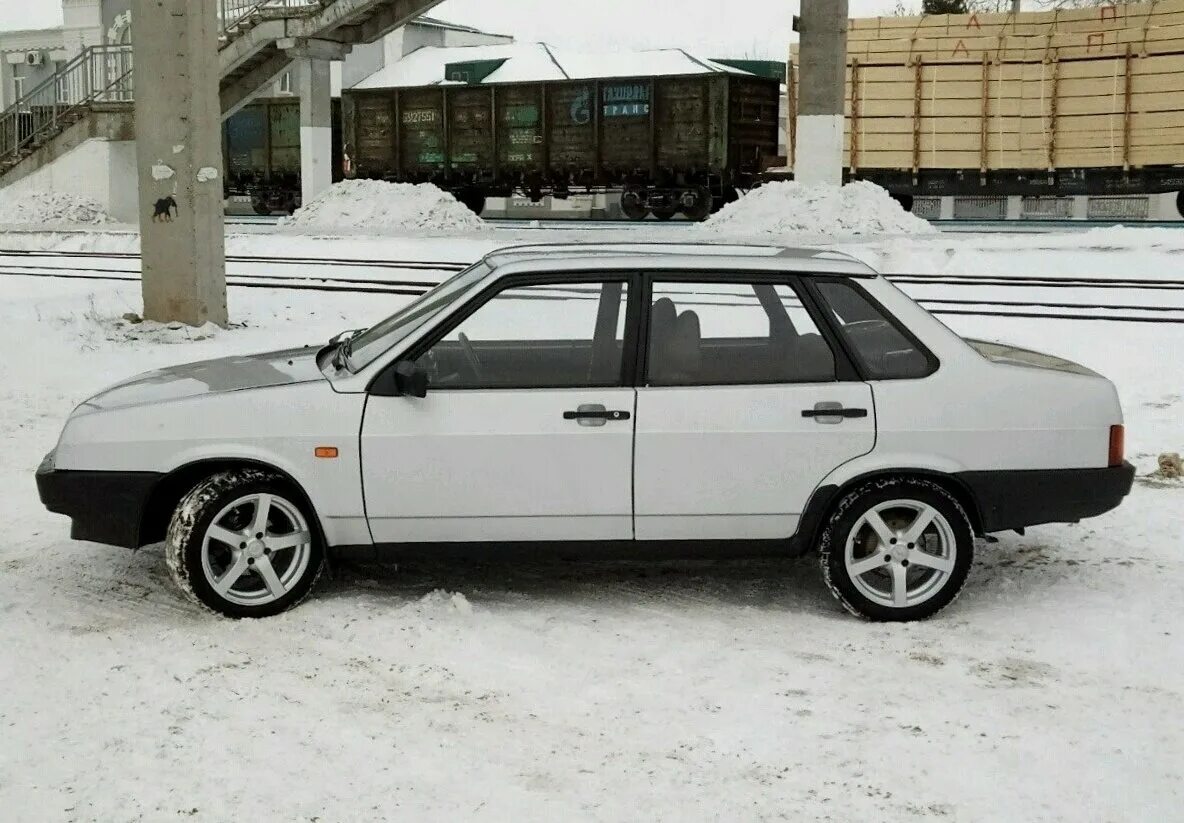 Купить б/у Lada (ВАЗ) 21099 1990-2011 1.6 MT (81 л.с.) бензин механика в Ростове