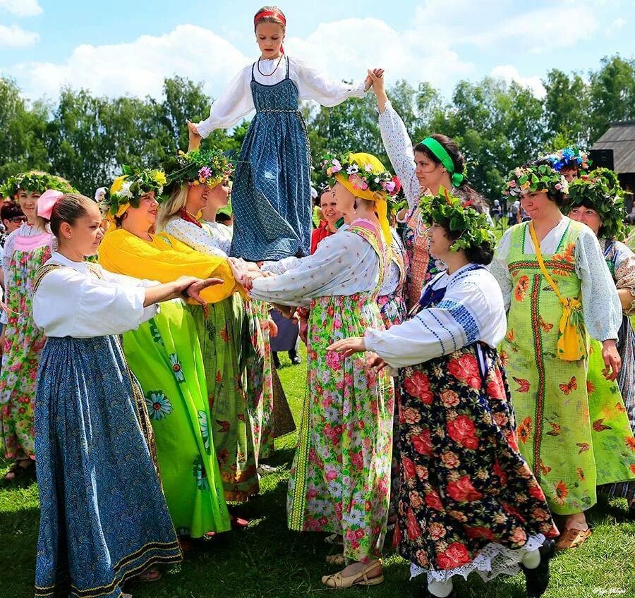 Народное гуляние. Традиционные народные гуляния. Фольклорный праздник. Народный праздник Троица.