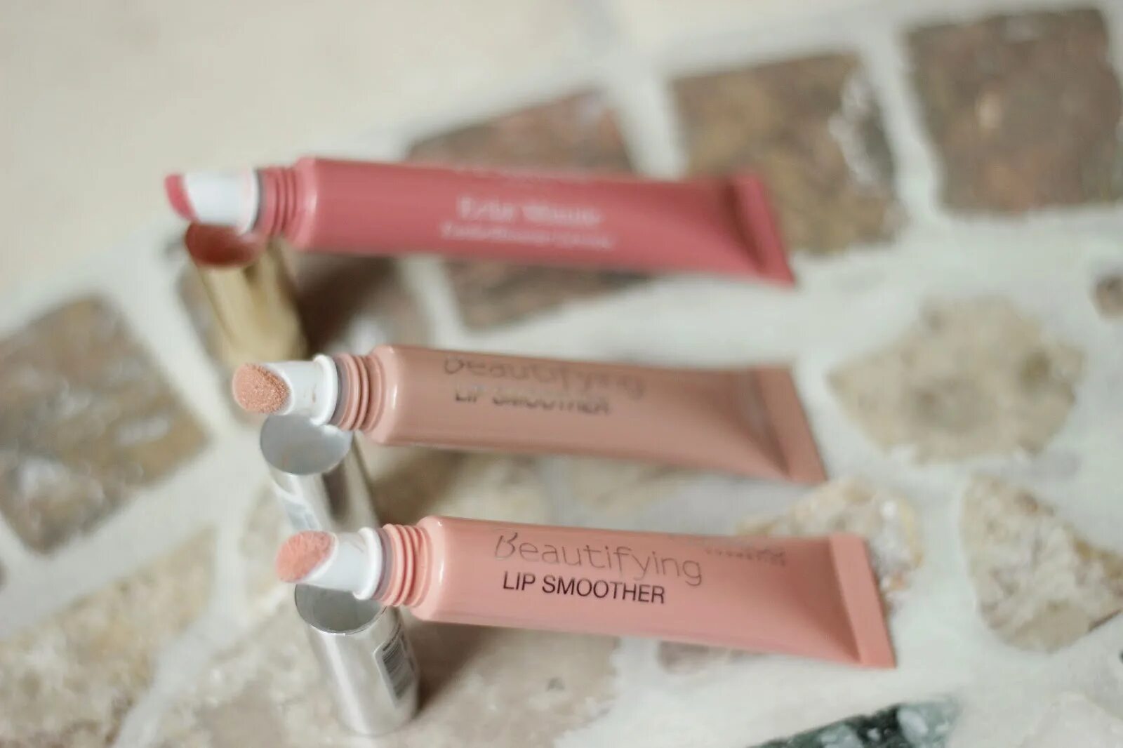 Clarins Clarins natural Lip Perfector. Clarins natural Lip Perfector свотчи. Clarins natural Lip Perfector свотчи 07. Clarins Lip Perfector 17.