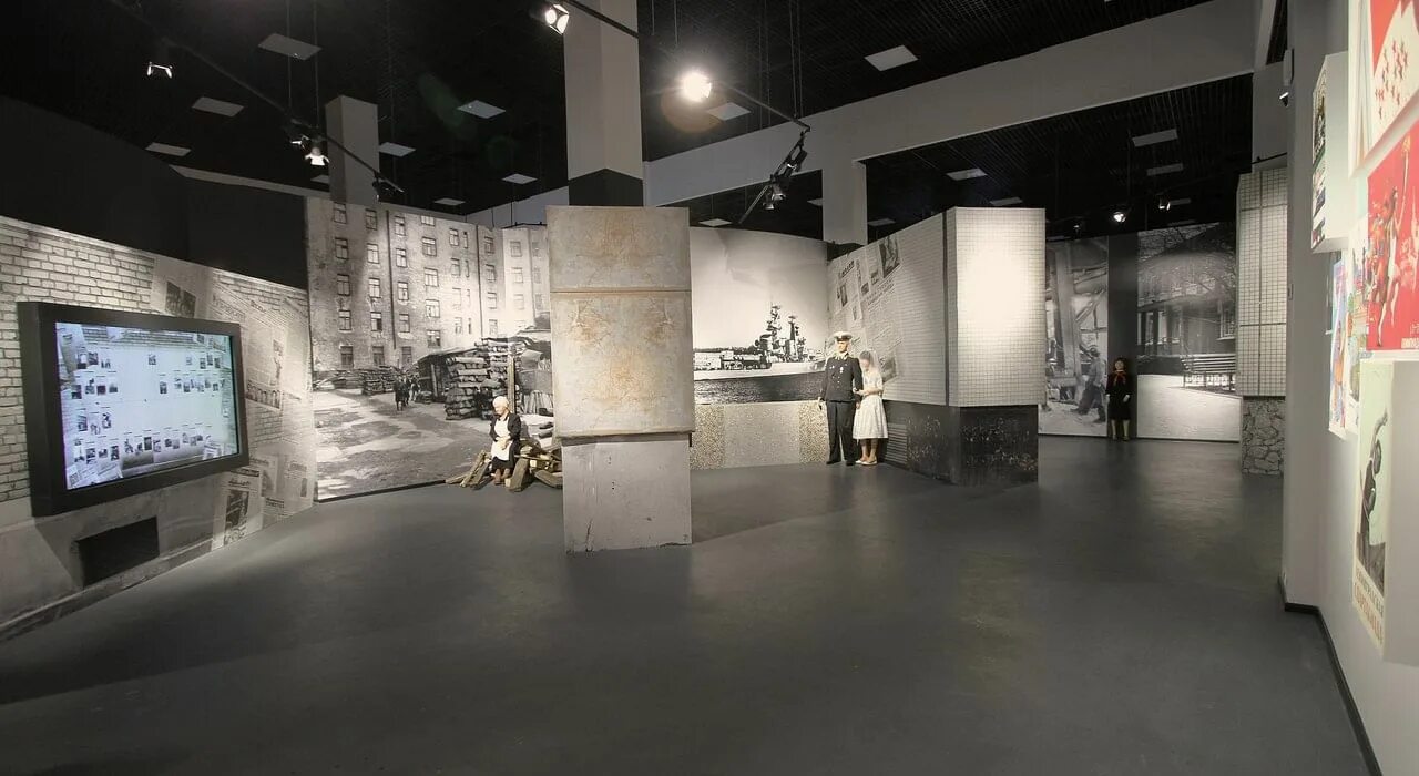 Мультимедийная выставка мой петербург. Мультимедийная выставка санкт-петербург. Мультимедийная выставка мой петербург. Романовы исторический парк. Мультимедийная выставка мой петербург.