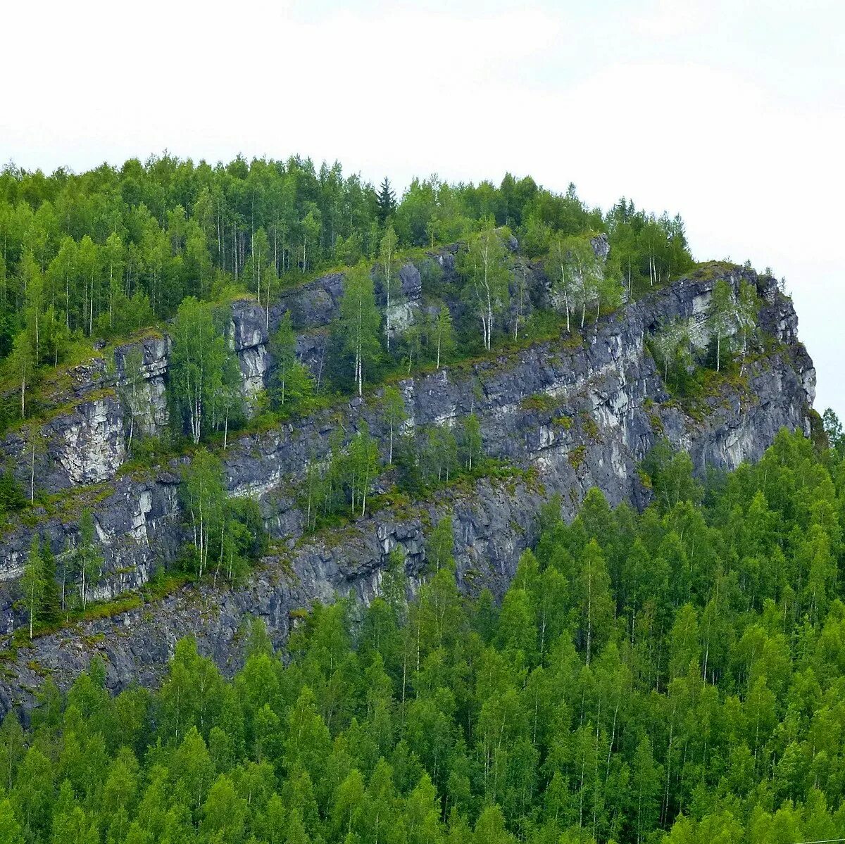 Гора Ладейная Пермский край. Гора Ладейная Губаха. Скала Ладейная Губаха. Губаха Пермский край крестовая гора. Что есть в пермском крае