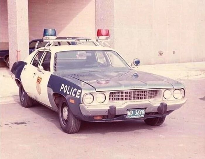 Плимут сателлит 1973 полицейский. Dodge coronet полиция. Додж коронет полиция. Полиция 1973. Полиция 1973.