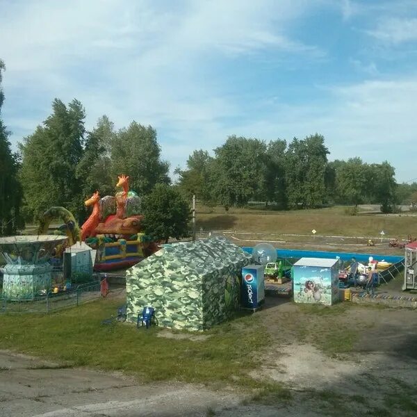 Звенигород парк аттракционов. Золотомойка аттракцион. Звенигород аттракционы день города. Звенигород 2015 аттракционы день города.