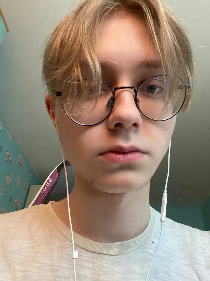 Drakeoffc стример. Дрейк стример твич. Дрейк стример. Дрейк стример сколько лет. Денис дрейк стример.