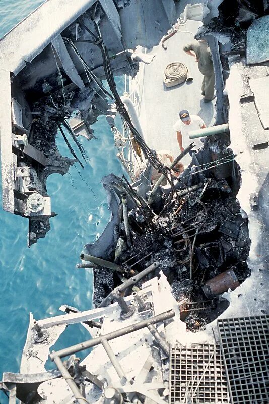 Uss stark. 1987 Инцидент с фрегатом Старк. Фрегата USS Stark. Американский Фрегат "Старк". Фрегат Старк после попадания ракеты.