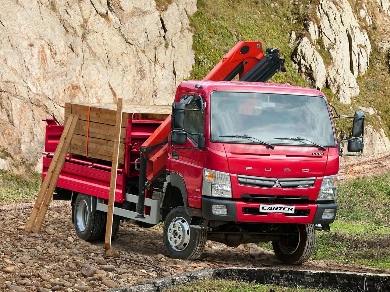 Небольшие грузовики. Mitsubishi Canter 4x4. Mitsubishi Fuso Canter 4х4. Митсубиси Фусо Кантер самосвал. Mitsubishi Fuso Canter 4x4.