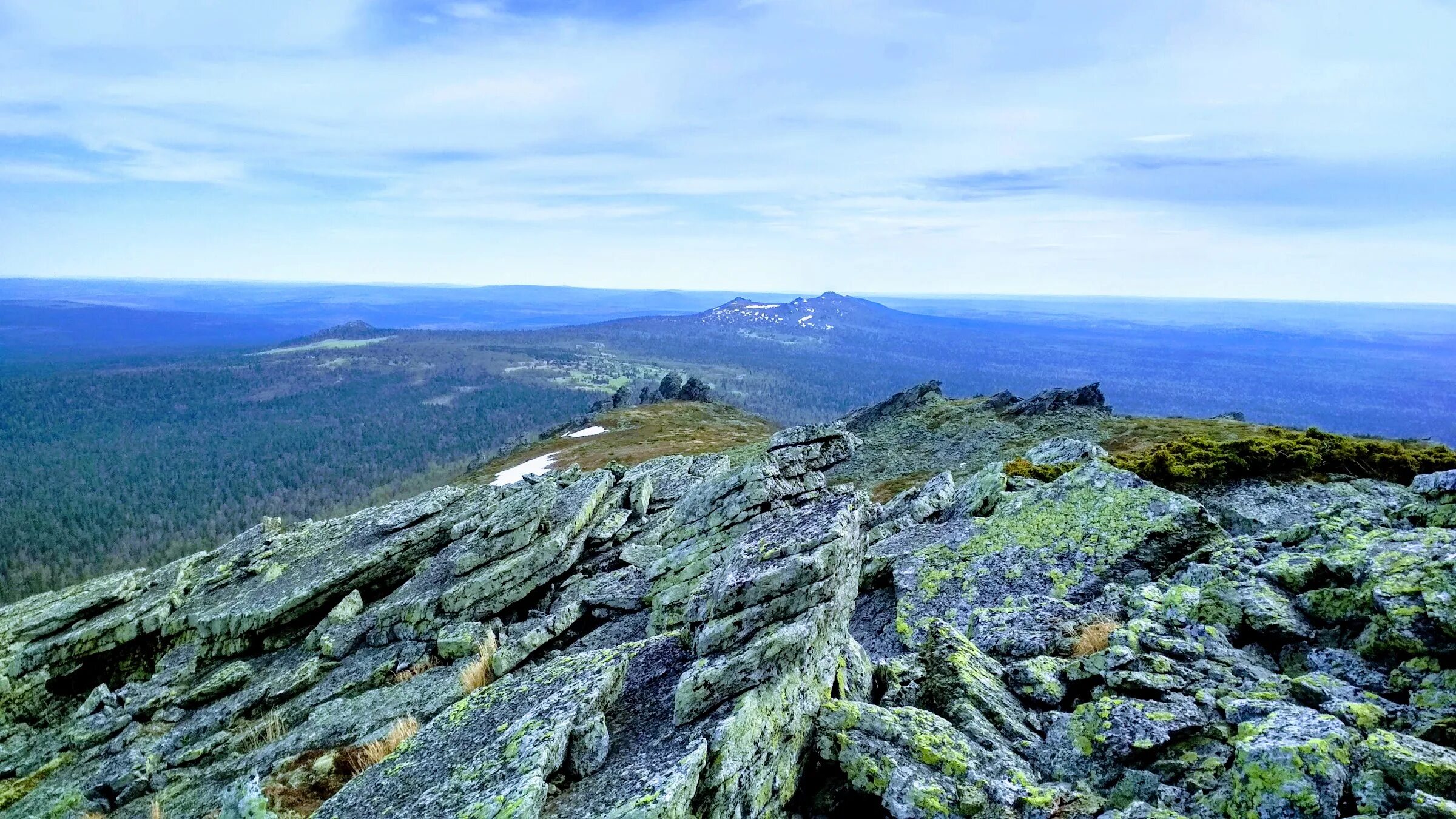 Гора манарага республика коми. Средние уральские горы. Средние уральские горы. Гора ослянка пермский край. Средние уральские горы.