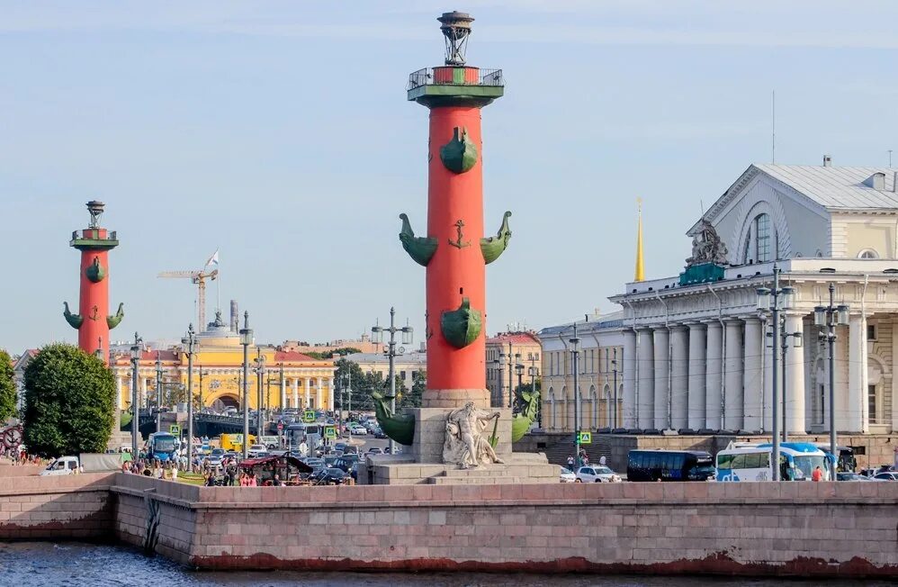 Ростральные колонны васильевский. Ростральные колонны архитектор. Ростральная колонна на васильевском острове в санкт-петербурге. Стрелка васильевского острова ростральные колонны. Ростральные колонны троицкого моста.