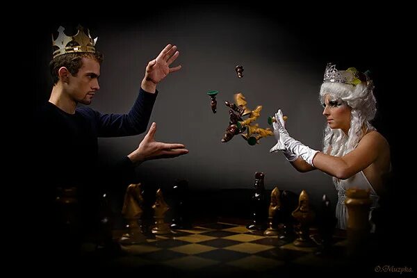 игра в шахматы в средневековье. рыцари играют в шахматы. в шахматы играли короли. люди на шахматной доске. шахматы тамплиеры.