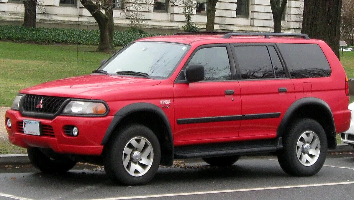 1 монтеро. Митсубиси монтеро спорт 1. mitsubishi pajeromontero sport. mitsubishi montero sport 2004. mitsubishi pajero sport 1996.