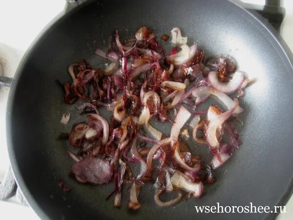 печеный красный лук. красный жареный лук рецепты. красный жареный лук рецепты. пассированный красный лук. красный жареный лук рецепты.