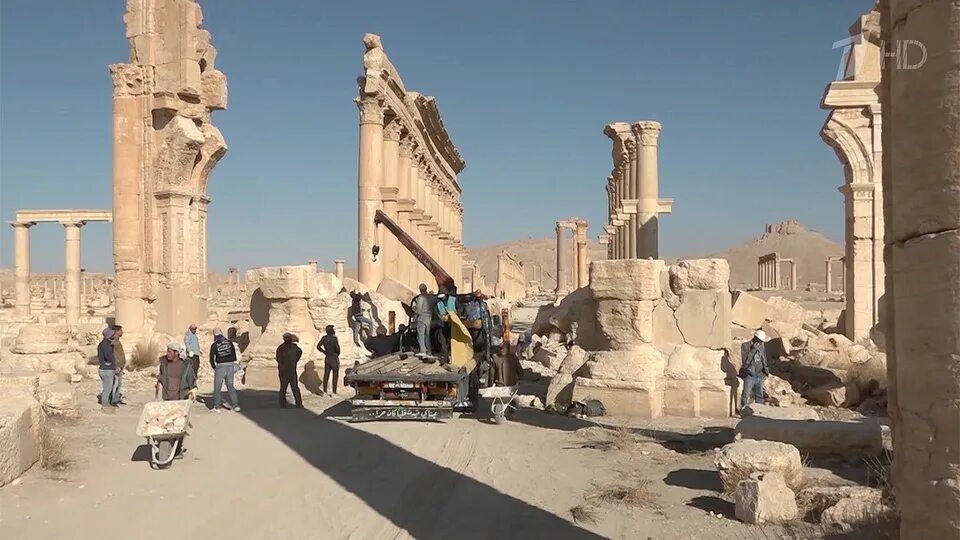 Новости арка. Триумфальная арка Сирия Пальмира. Сирия арка Пальмиры. Триумфальной арки в сирийской Пальмире. Триумфальная арка Пальмира до и после.