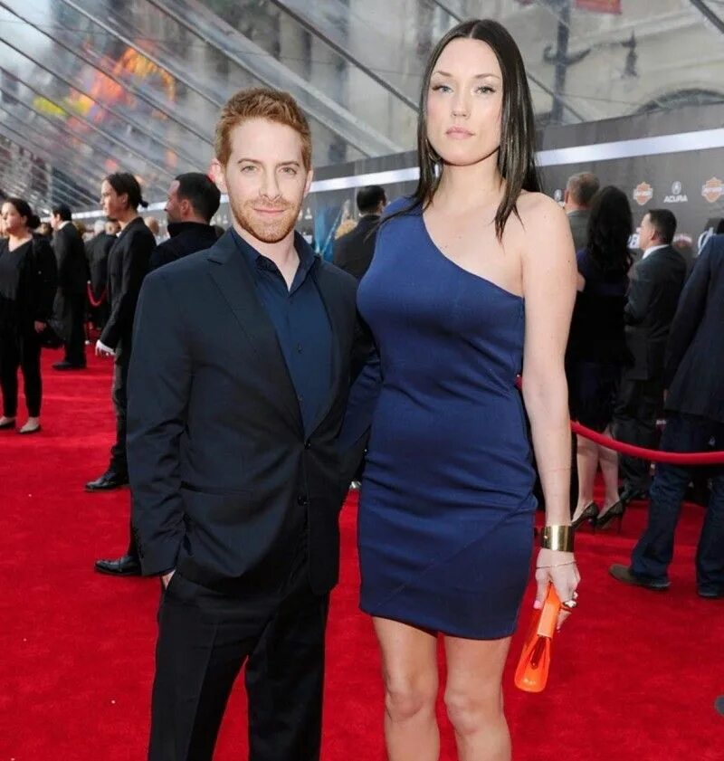 Разница в росте и возрасте. Девушки разного роста. Элисани сильва 2020. Рост человека см. Пары с разницей в росте.