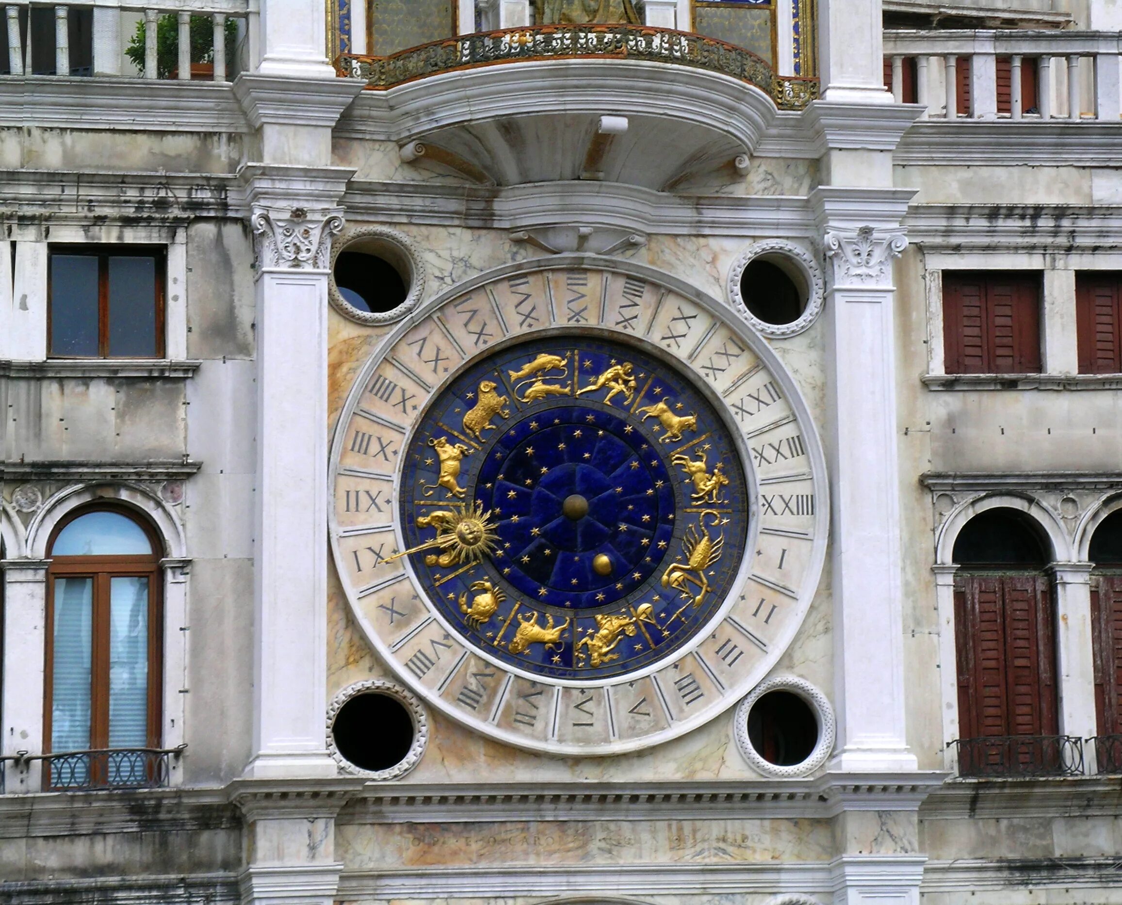 Время в италии часов. Часовая башня Святого марка в Венеции. Часовая башня на площади Сан Марко. Часовая башня в Венеции на площади Сан Марко. Часы на площади Сан Марко в Венеции.