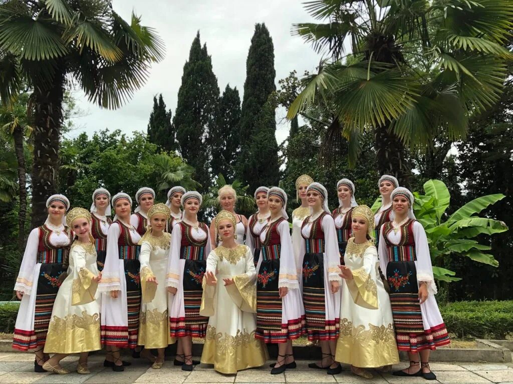 Ансамбль фестиваль. Батурай ансамбль Сочи. Новая волна конкурс фото. Танцевальный коллектив Delight