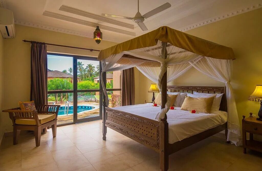 Sand beach resort. Отель на занзибаре beach resort. tiki beach club resort 4 занзибар. курелу ресорт бич бунгало. бунгало номера на занзибаре.
