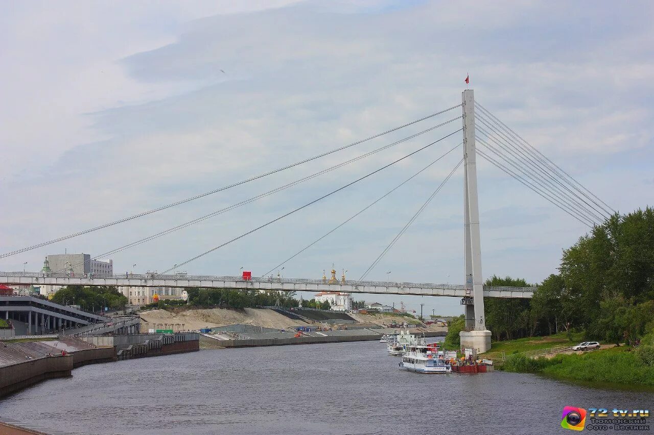 Местоположение моста. Мост влюбленных Тюмень. Набережная Тюмень мост влюбленных. Мост влюбленных Тюмень год постройки. Тюмень Люблино мост.