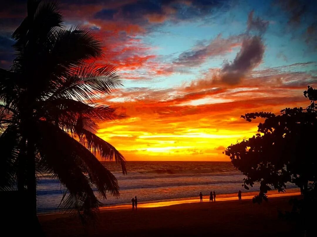 Закат на карон бич. Красивый восход. Зав кат. Красивый закат. Закат.