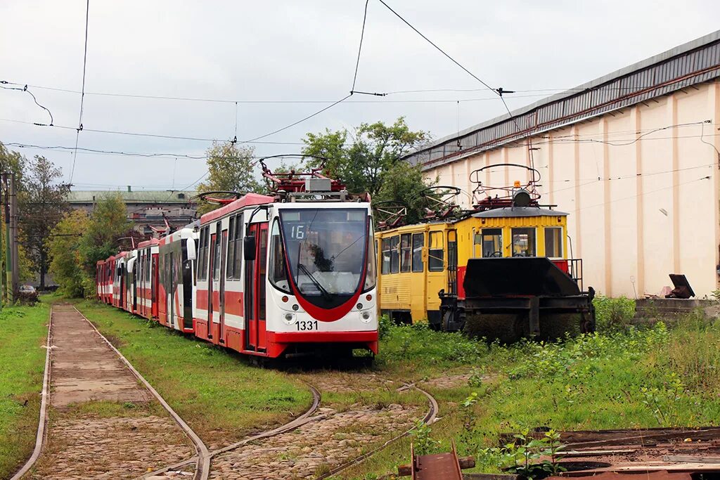 Трамвай мс-4. Трамвай. Трамвай из мультика. Два трамвая союзмультфильм. Ретро трамвай санкт-петербург.